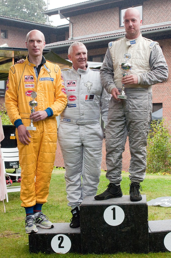 Dan Nielsen (gul kørerdragt) og Toni Hansen på podiet